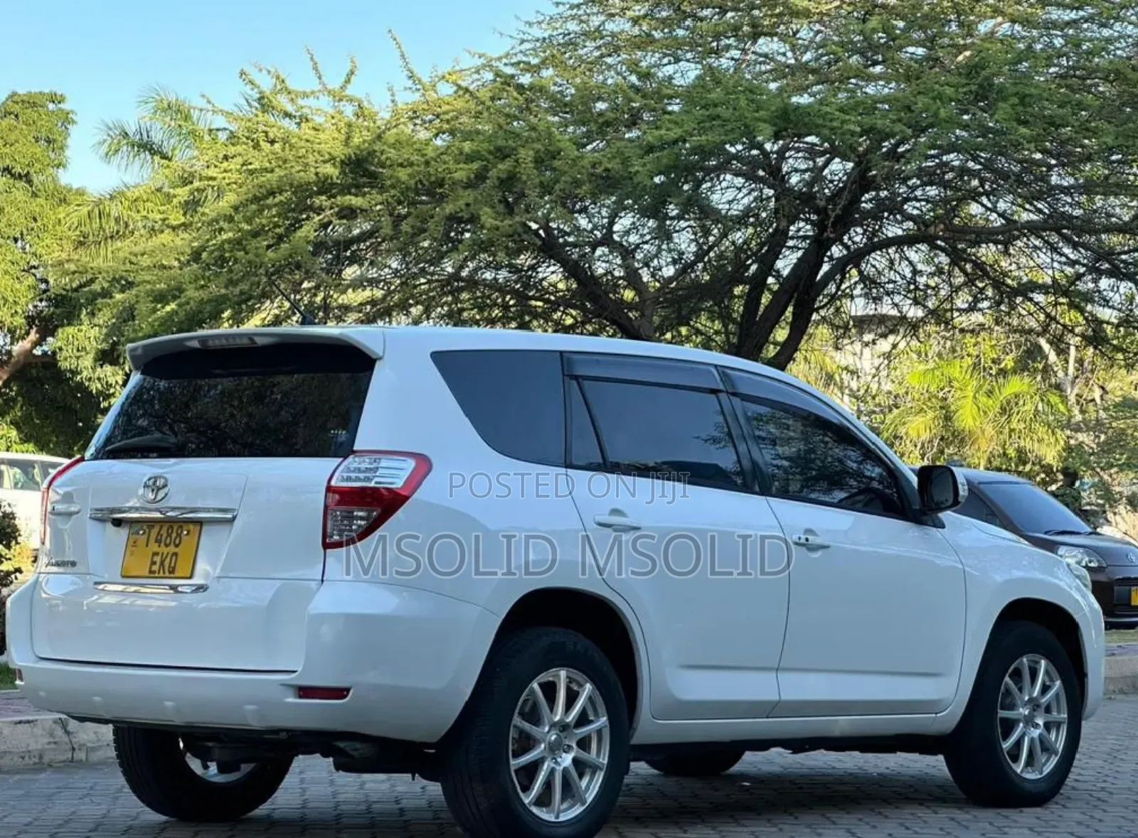 Toyota Vanguard 2009 White