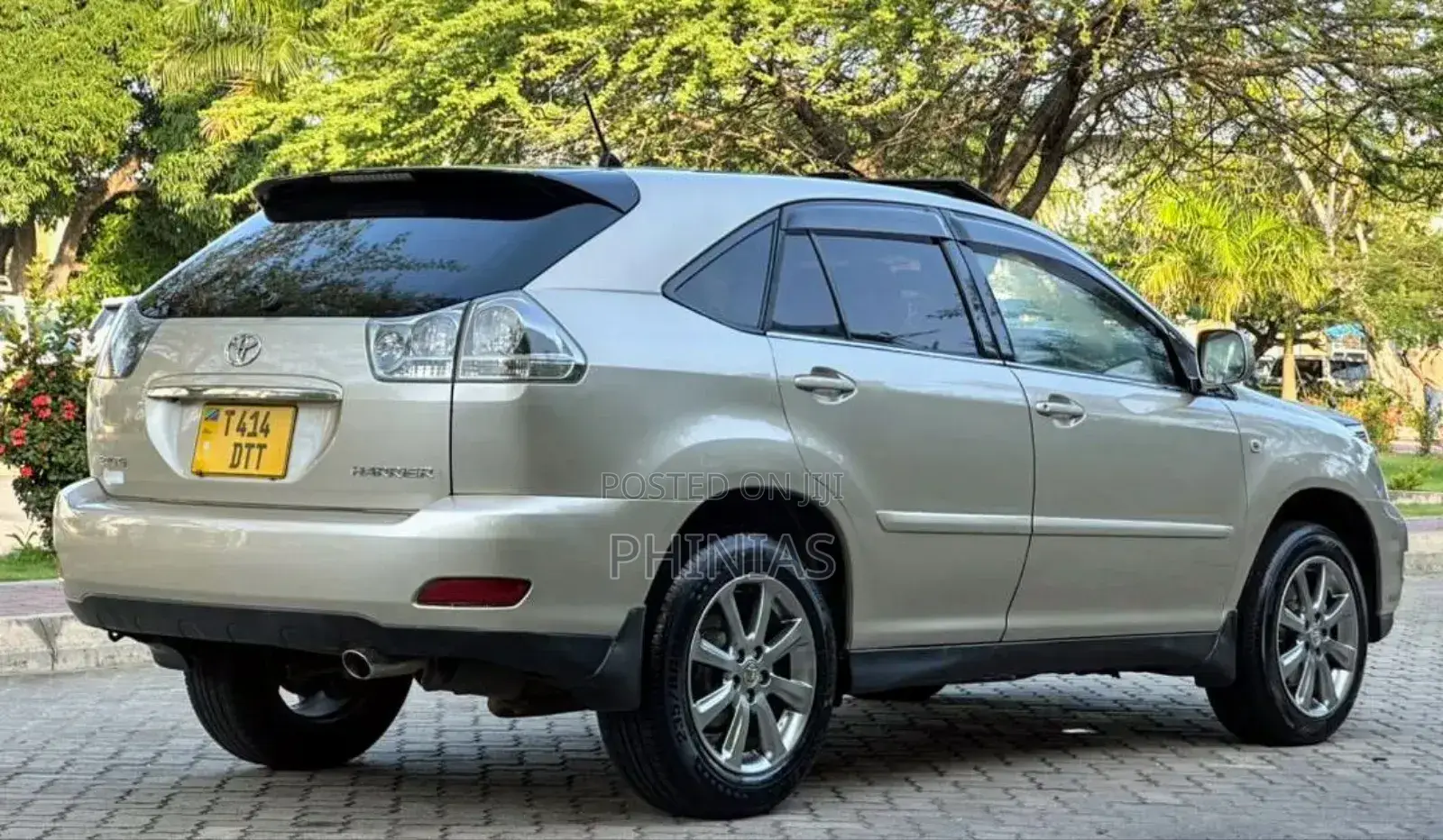 Toyota Harrier 2006 Gold