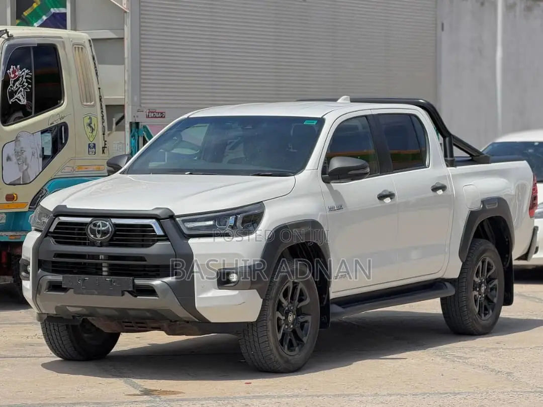 Toyota Hilux Revo Double Cab Deisel 2.8 AWD 2022 Pearl