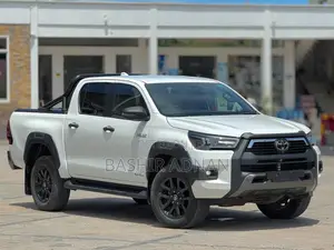 Toyota Hilux Revo Double Cab Deisel 2.8 AWD 2022 Pearl