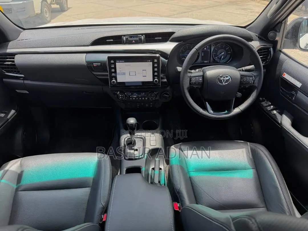 Toyota Hilux Revo Double Cab Deisel 2.8 AWD 2022 Pearl