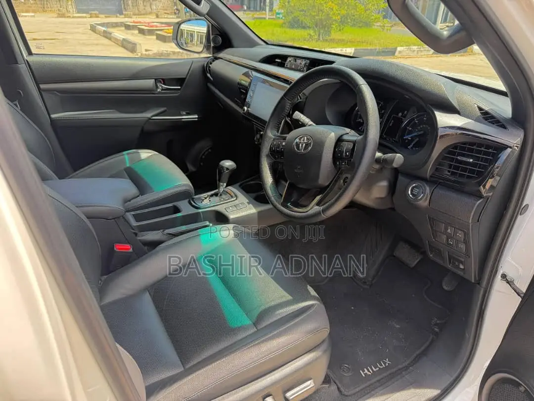 Toyota Hilux Revo Double Cab Deisel 2.8 AWD 2022 Pearl