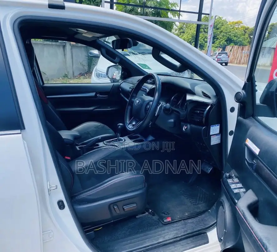 Toyota Hilux Revo Double Cab Deisel 2.4 RWD 2021 White