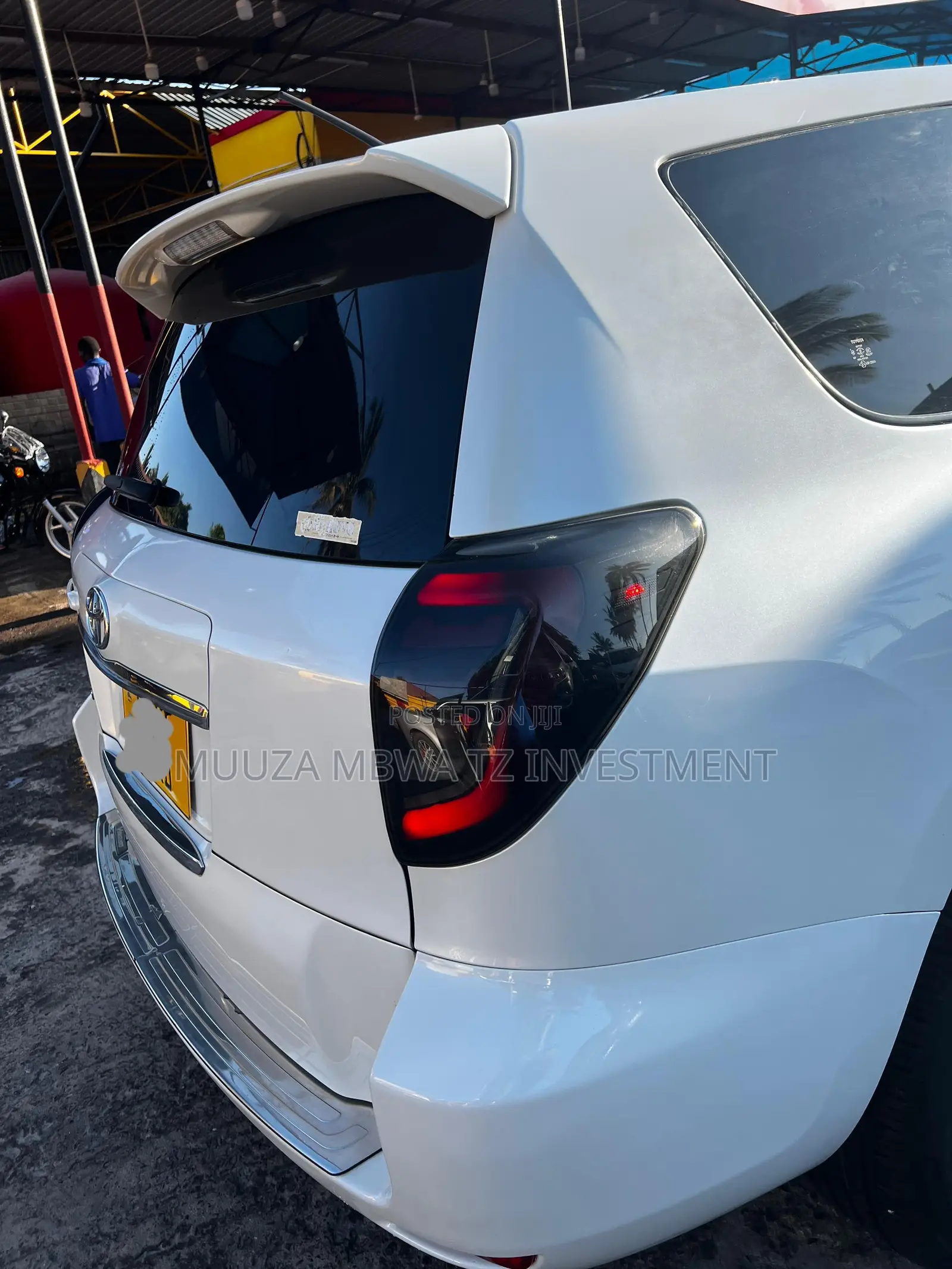 Toyota Vanguard 2008 White