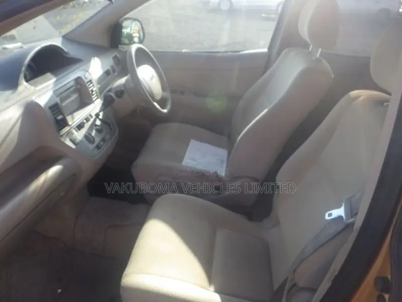 Toyota Raum 2008 Orange