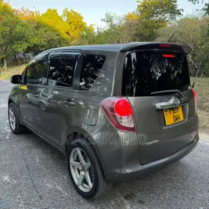 Toyota Ractis 2006 Gray