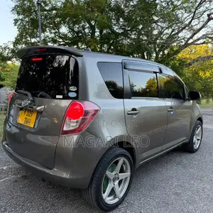 Toyota Ractis 2006 Gray