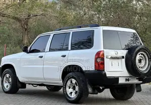 Nissan Patrol 2005 White