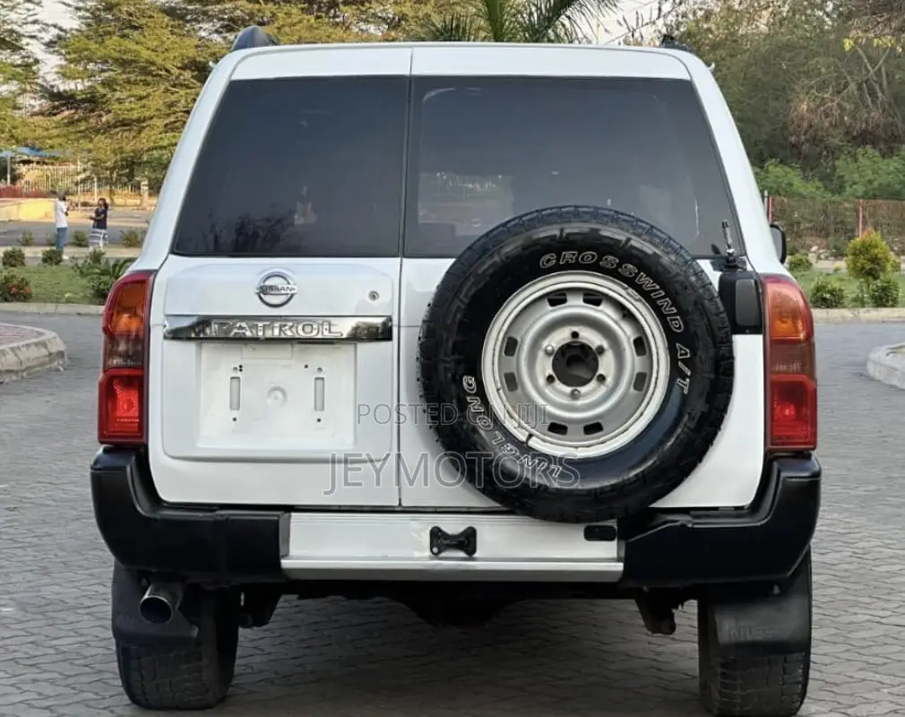 Nissan Patrol 2005 White