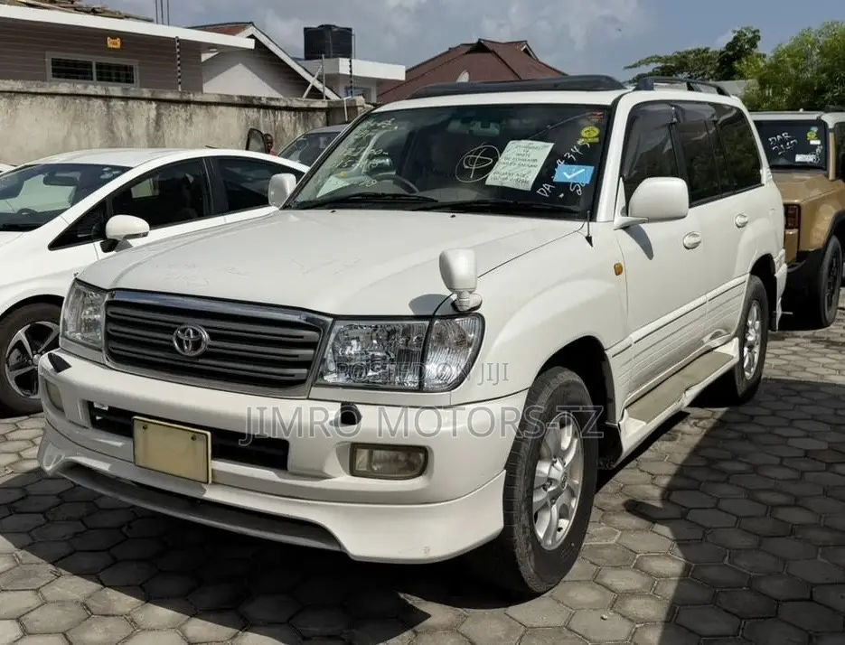 Toyota Land Cruiser 2004 White