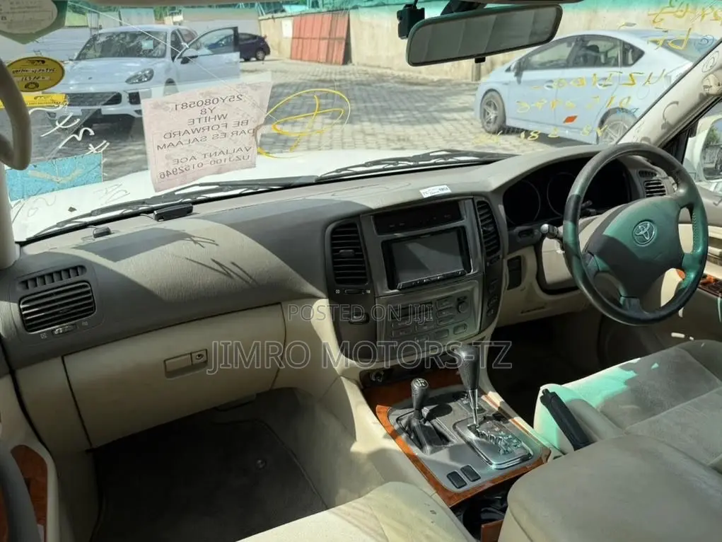 Toyota Land Cruiser 2004 White