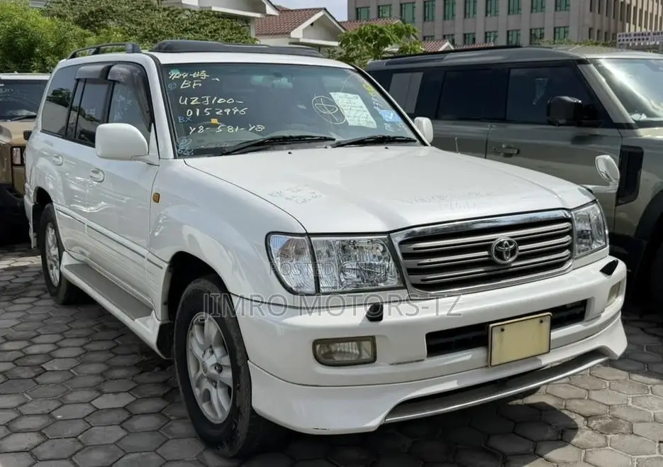 Toyota Land Cruiser 2004 White
