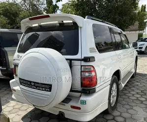 Toyota Land Cruiser 2004 White