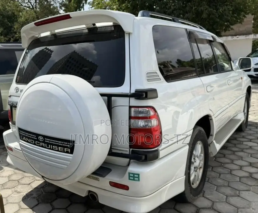 Toyota Land Cruiser 2004 White