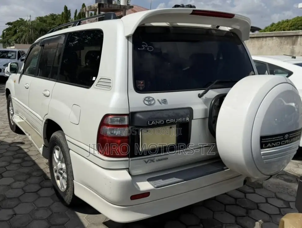 Toyota Land Cruiser 2004 White
