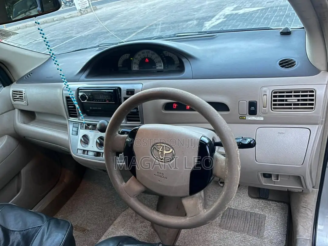 Toyota Raum 2005 Silver