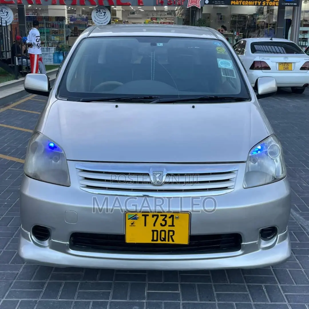 Toyota Raum 2005 Silver