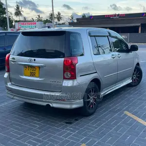 Toyota Raum 2005 Silver
