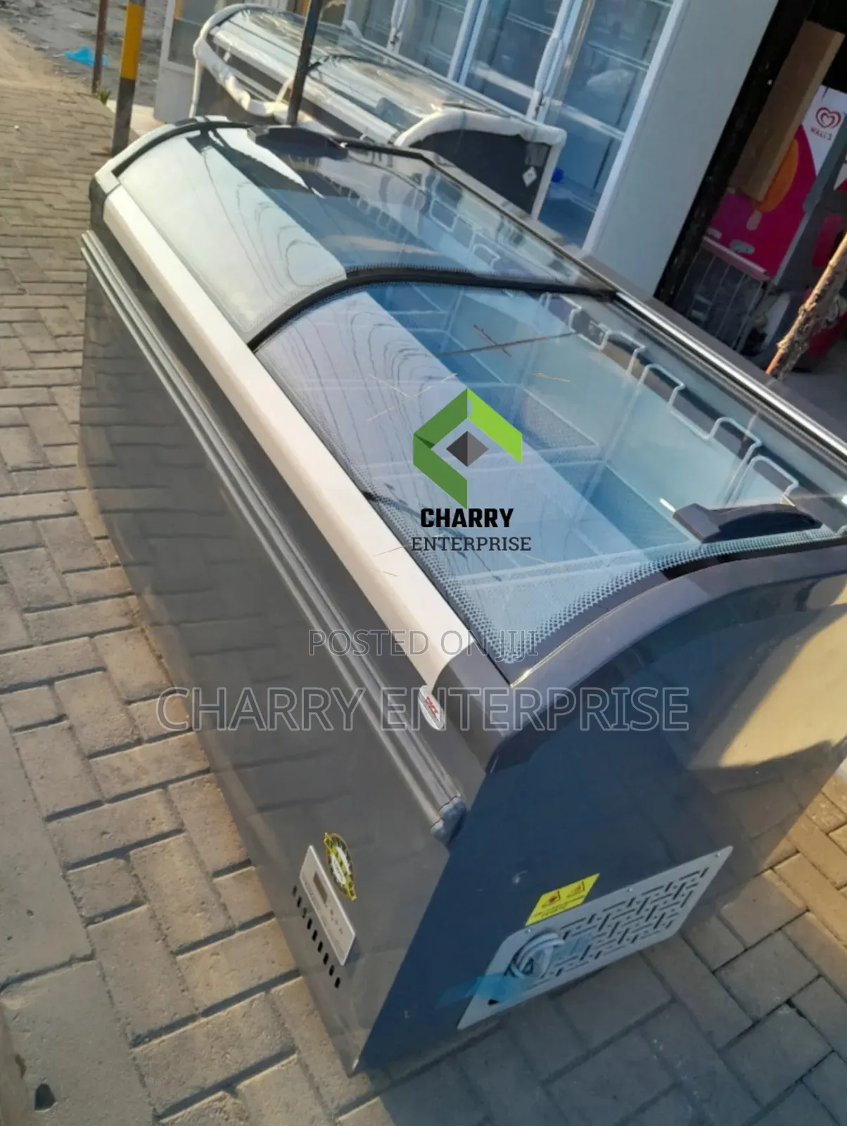 Commercial Display Showcase Freezer 530l Yenye Nguvu Kwa Biashara 5 Ft