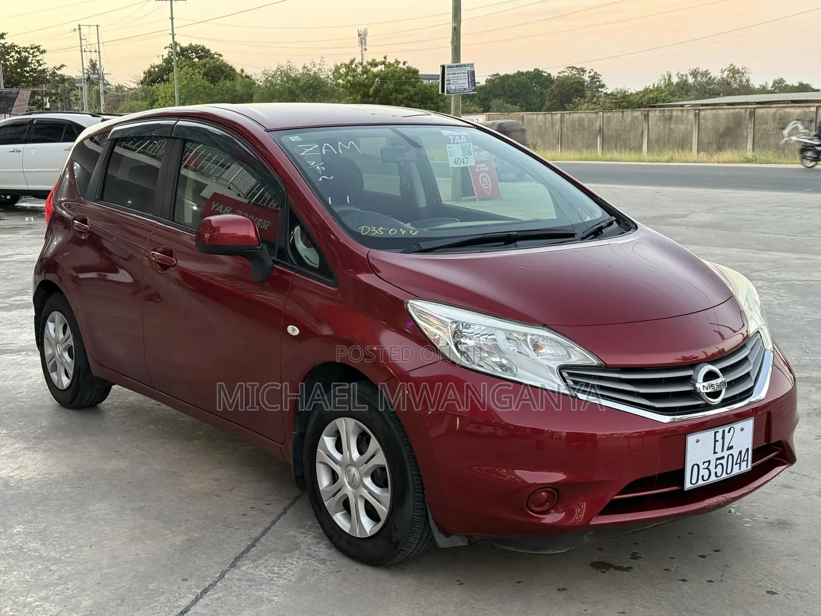 Nissan Note 2012 Maroon