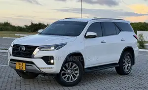Toyota Fortuner 2021 White