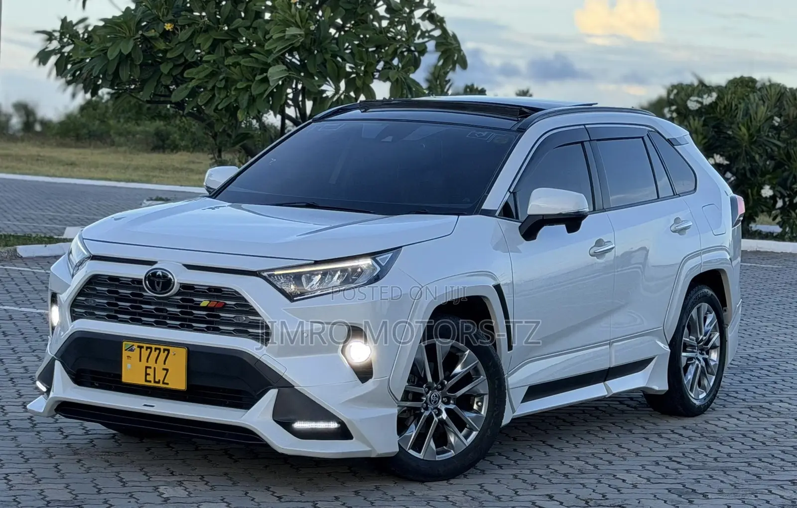 Toyota RAV4 2021 White