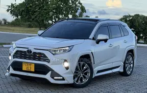 Toyota RAV4 2021 White