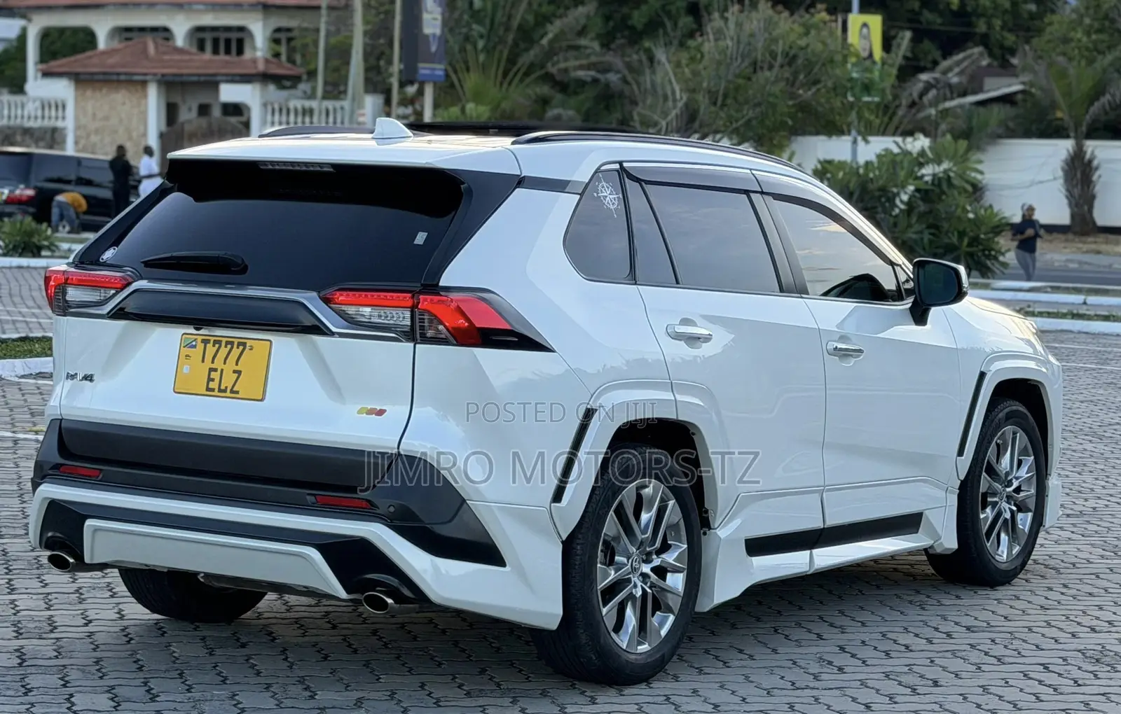 Toyota RAV4 2021 White