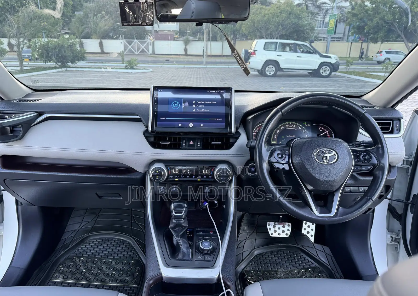 Toyota RAV4 2021 White