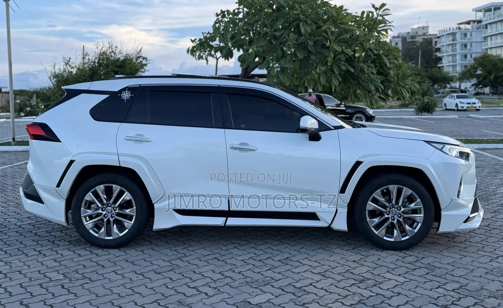 Toyota RAV4 2021 White