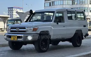 Toyota Land Cruiser 2010 White