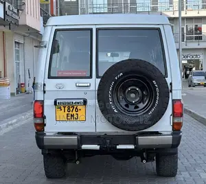 Toyota Land Cruiser 2010 White