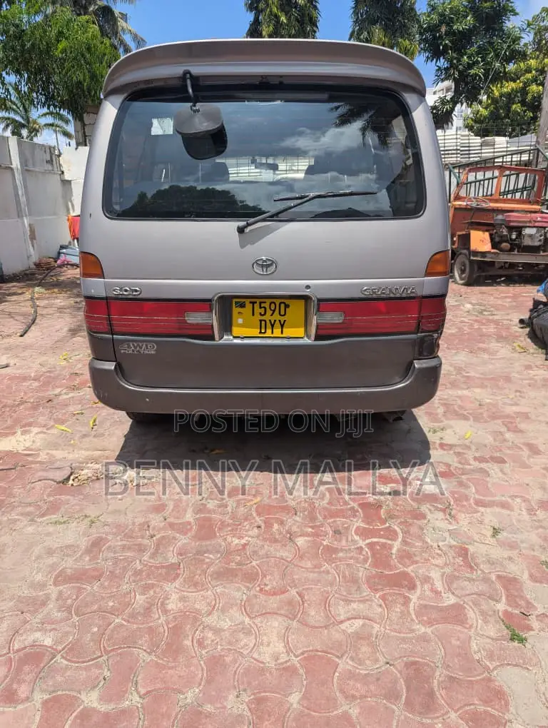 Toyota Granvia 2002 Brown