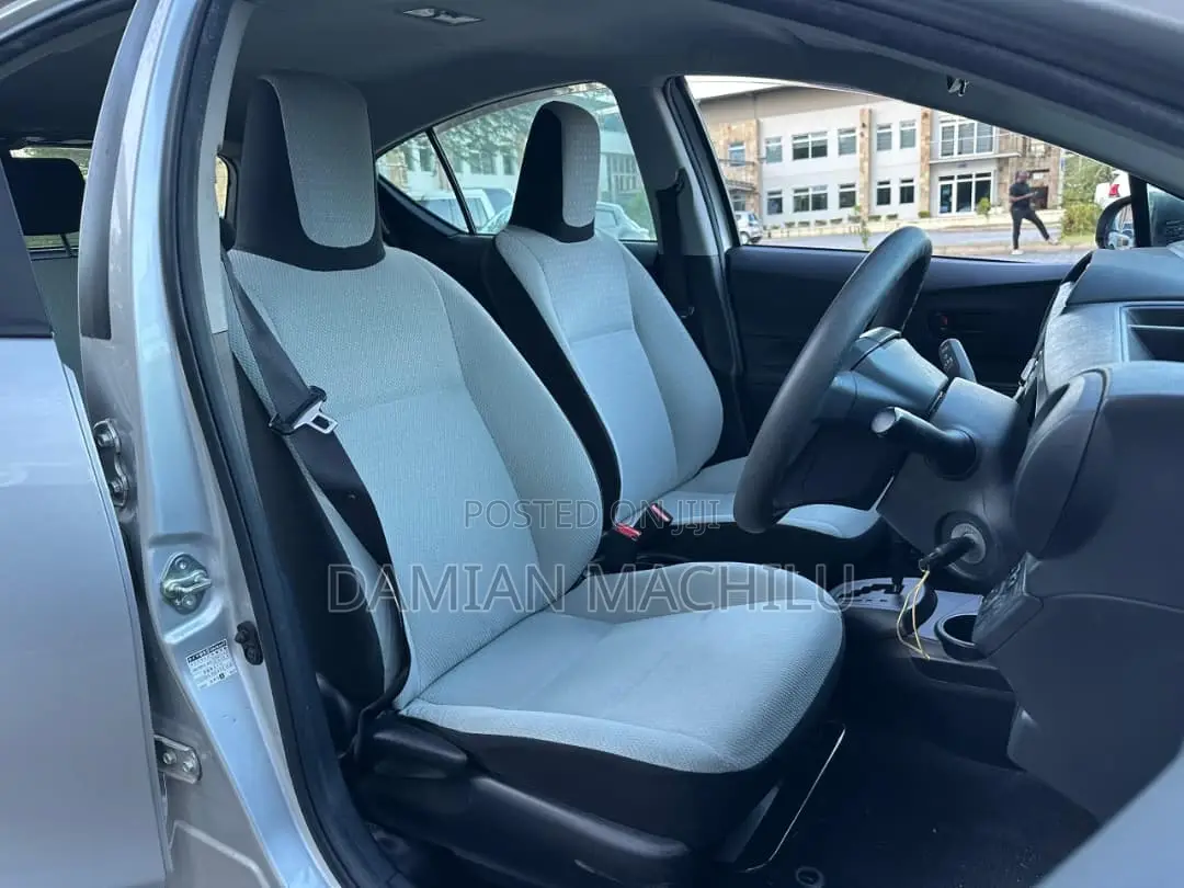 Toyota Aqua 2011 Silver