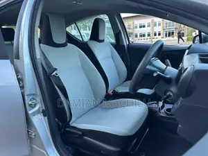 Toyota Aqua 2011 Silver