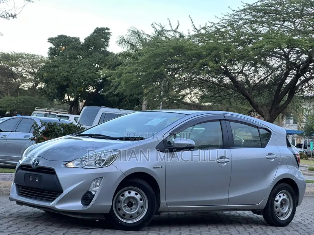 Toyota Aqua 2011 Silver