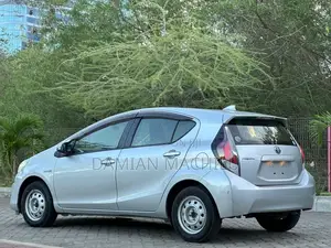 Toyota Aqua 2011 Silver