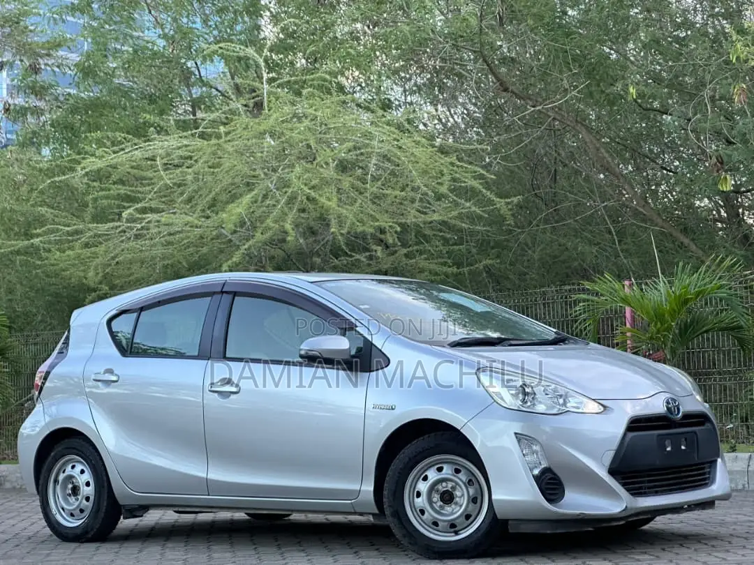 Toyota Aqua 2011 Silver