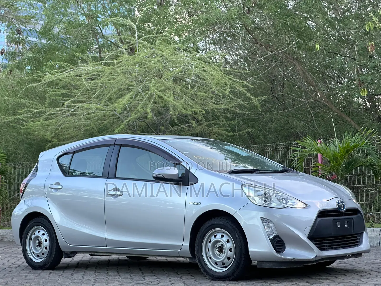 Toyota Aqua 2011 Silver