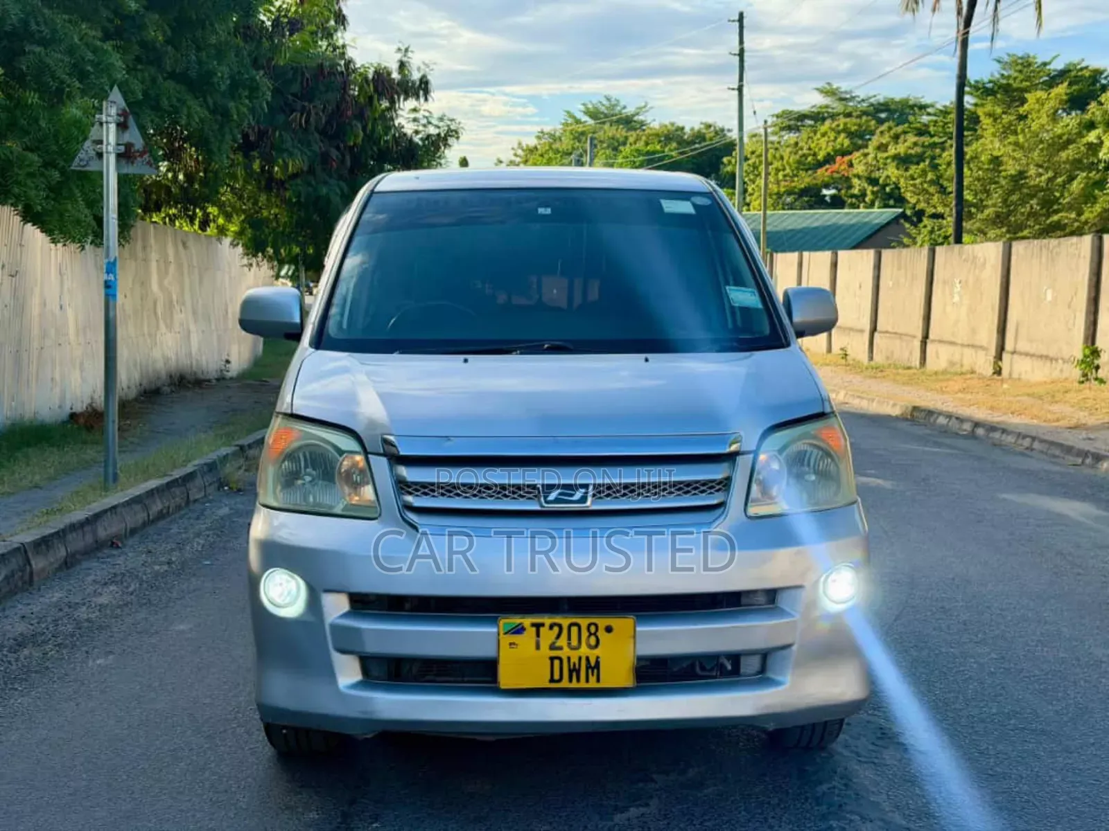 Toyota Noah 2.0 AWD (8 Seater) 2005 Silver