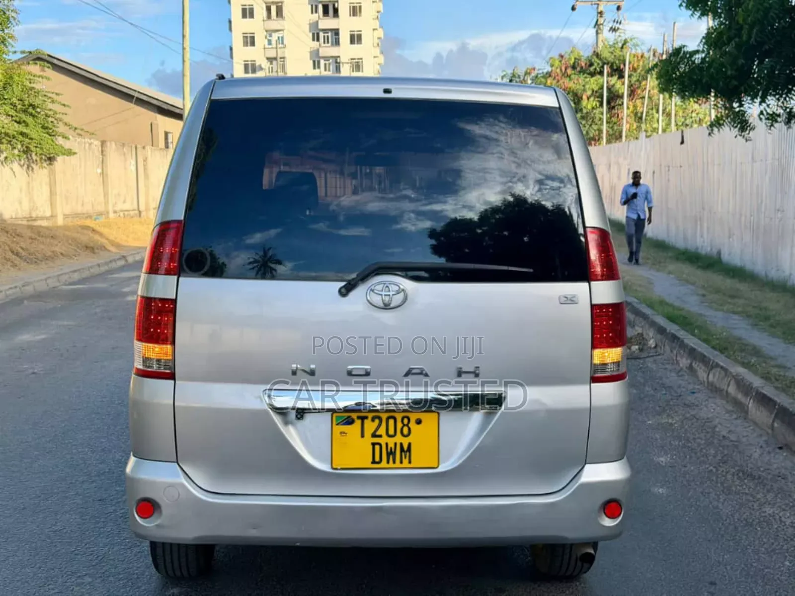Toyota Noah 2.0 AWD (8 Seater) 2005 Silver