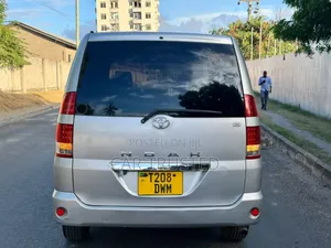 Toyota Noah 2.0 AWD (8 Seater) 2005 Silver