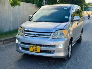 Toyota Noah 2.0 AWD (8 Seater) 2005 Silver