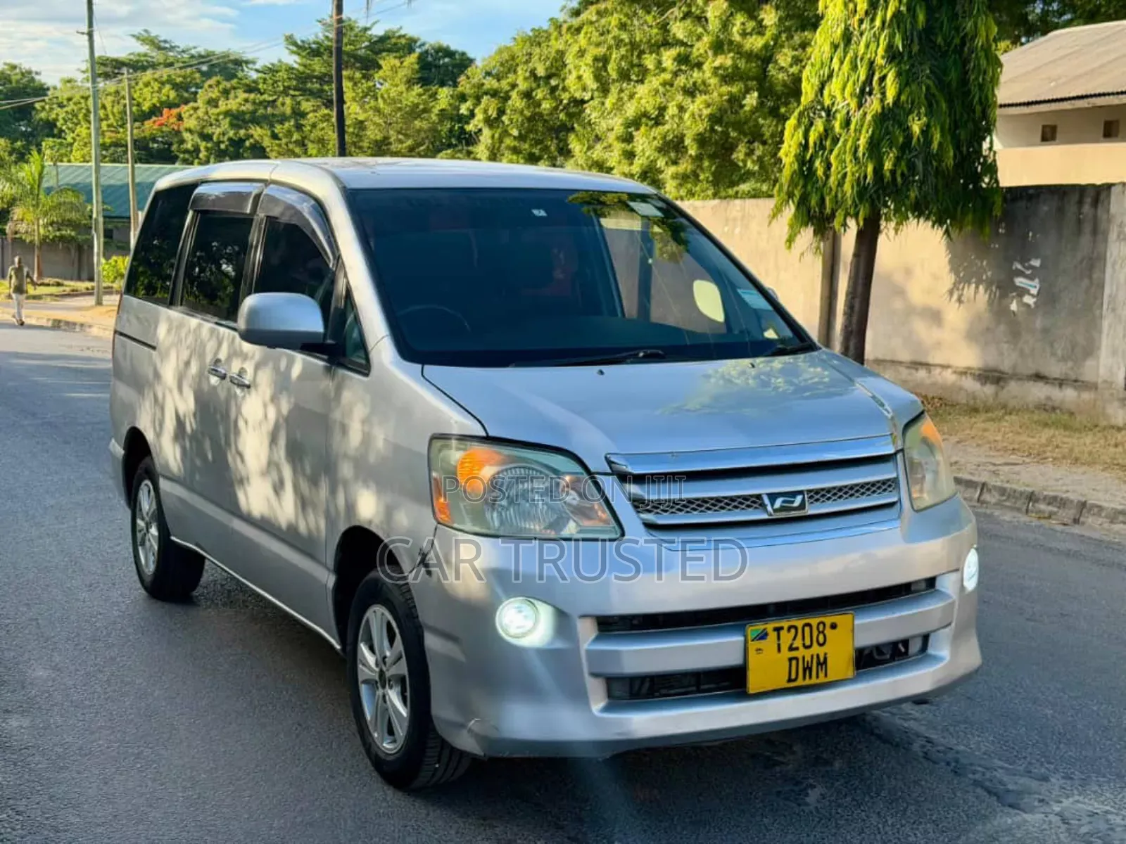 Toyota Noah 2.0 AWD (8 Seater) 2005 Silver