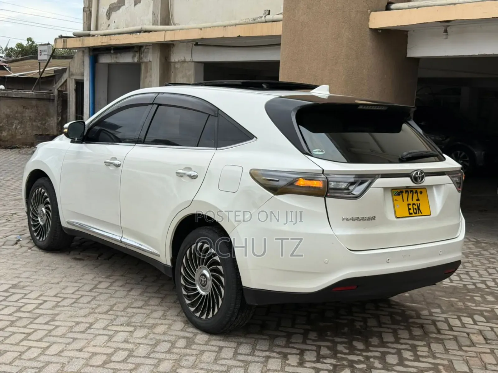 Toyota Harrier 2.0 2015 White