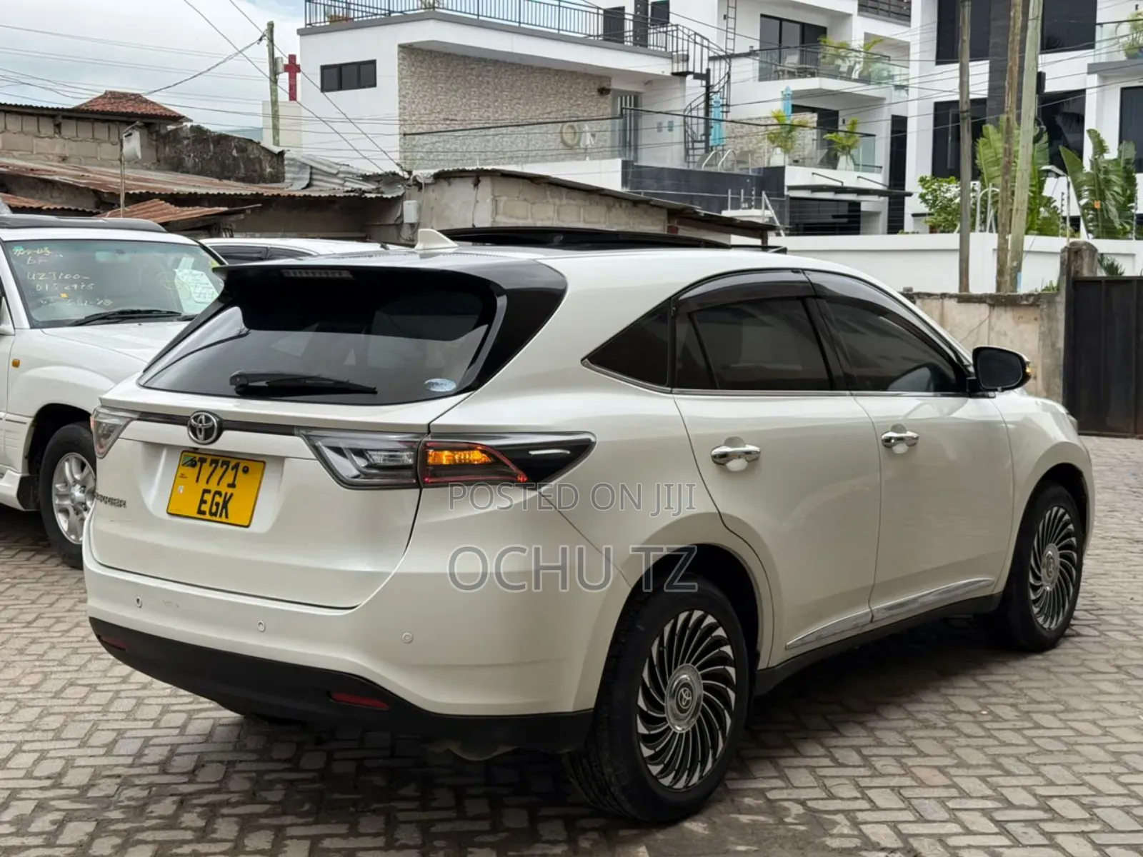 Toyota Harrier 2.0 2015 White