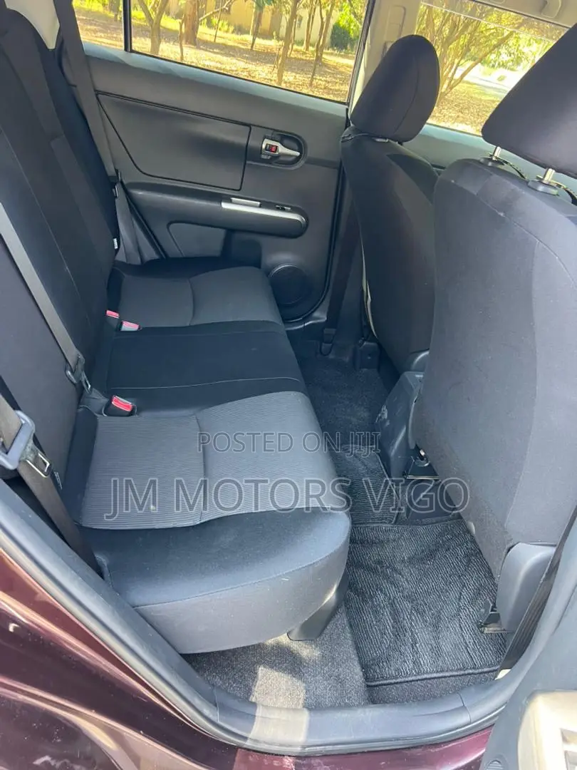 Toyota Corolla Rumion 2010 Burgundy