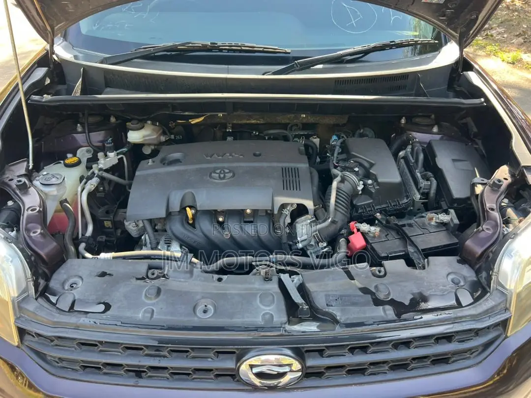 Toyota Corolla Rumion 2010 Burgundy