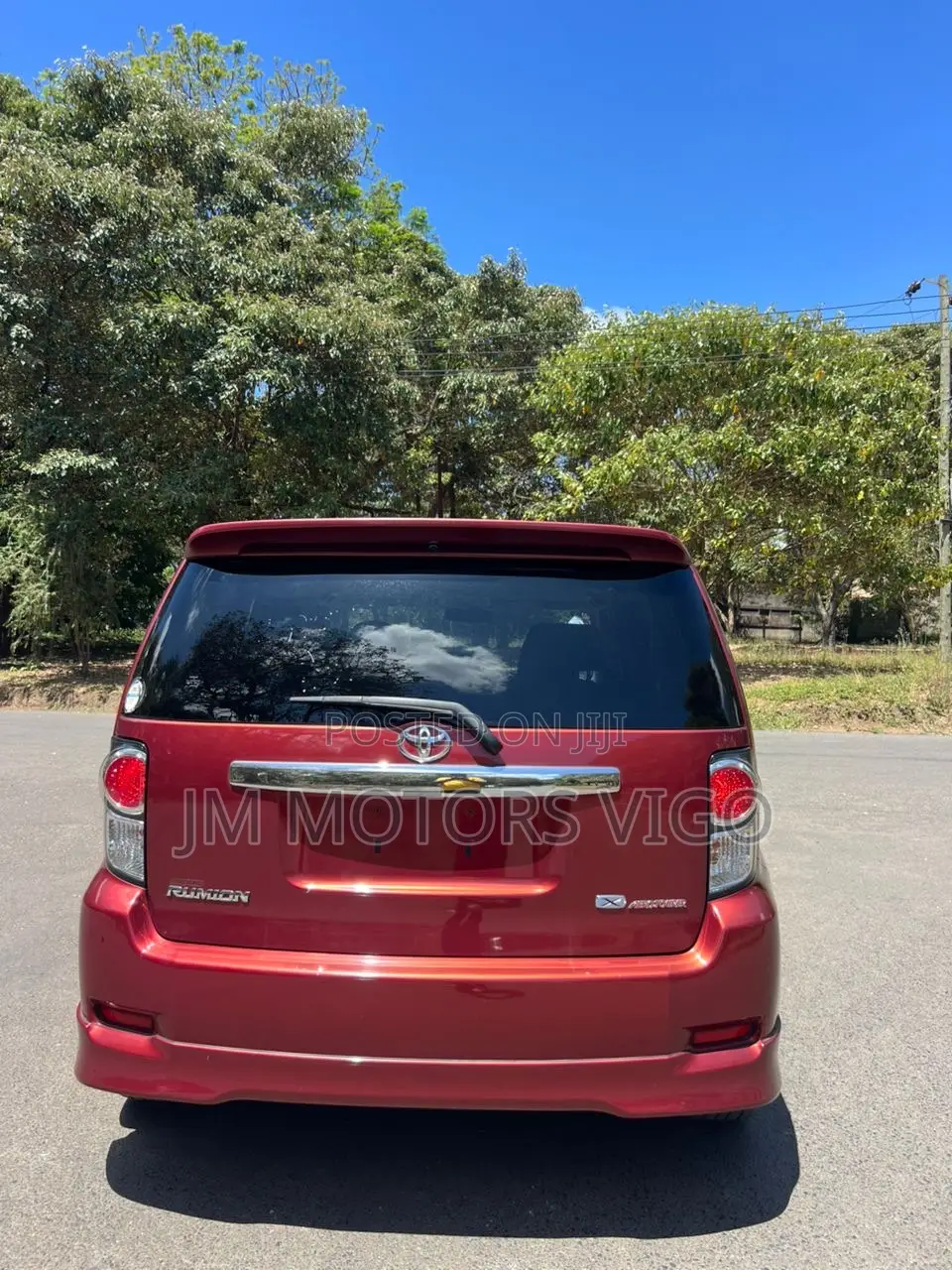 Toyota Corolla Rumion 2011 Red