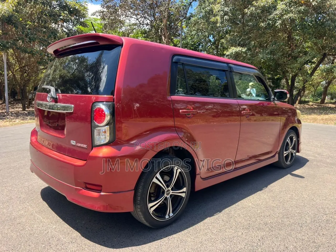 Toyota Corolla Rumion 2011 Red
